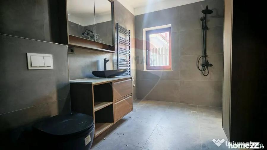Casă cu 4 camere cu Teren 563 Mp în Corbeanca