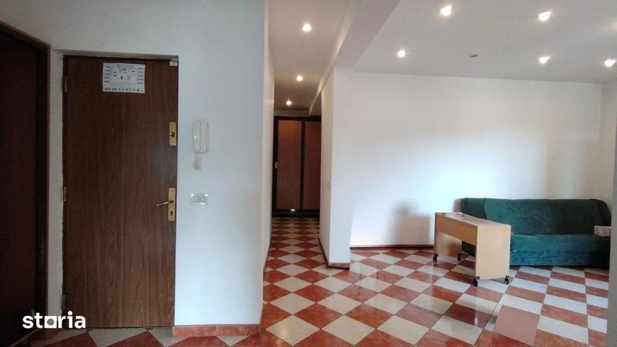 Apartament cu 4 camere decomandat în Cotroceni