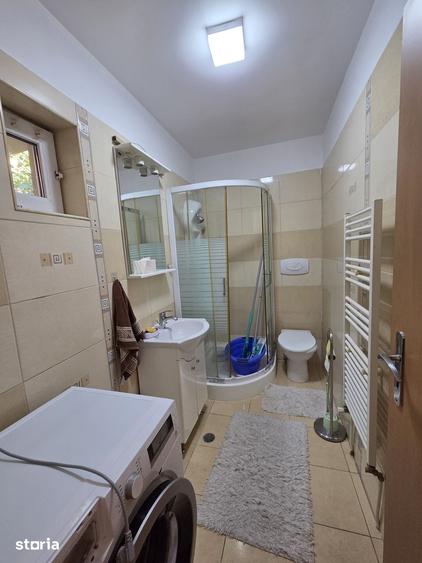 Casă cu 4 camere cu Teren 100 Mp în Florești