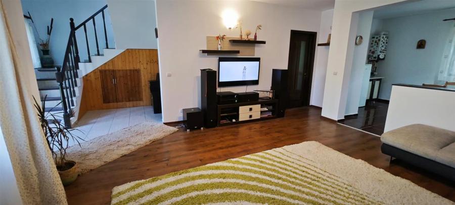 Apartament cu 5 camere decomandat în Lunca Cetățuii