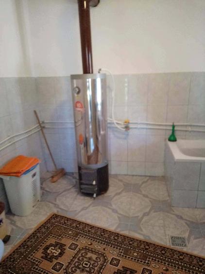 Casă cu 5 camere cu Teren 2200 Mp în Lipnița