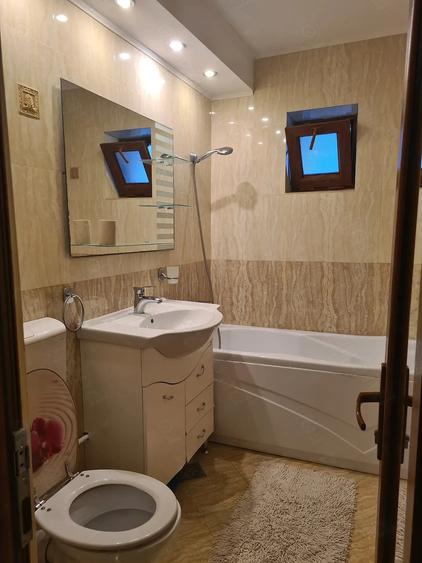 Apartament cu 3 camere decomandat în C5