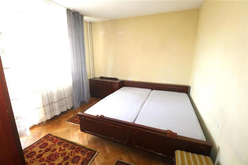 Apartament cu 3 camere semidecomandat în Ultracentral