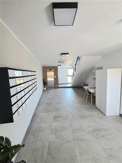 Apartament cu 3 camere semidecomandat în Exterior Nord