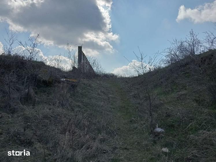 Teren de 4635 mp, în Crevedia