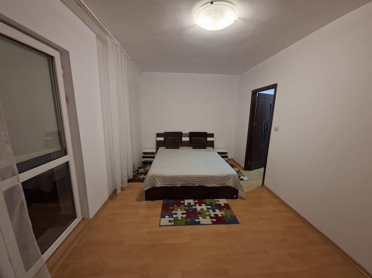 Apartament cu 3 camere decomandat, mobilat în Drumul Taberei