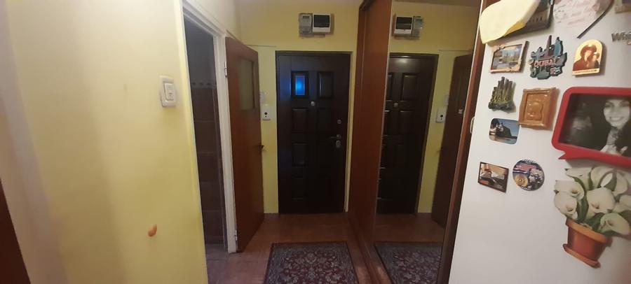 Apartament cu 3 camere semidecomandat în 1 Decembrie 1918