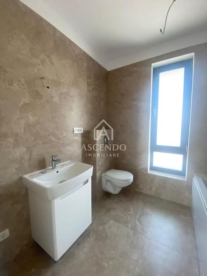 Casă individuală cu 5 camere cu Canalizare în Nord-Est