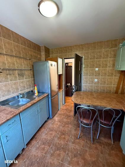 Apartament cu 3 camere semidecomandat în Brazda lui Novac
