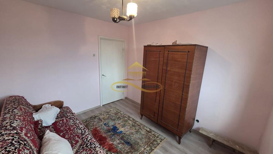 Apartament cu 3 camere decomandat în Milcov