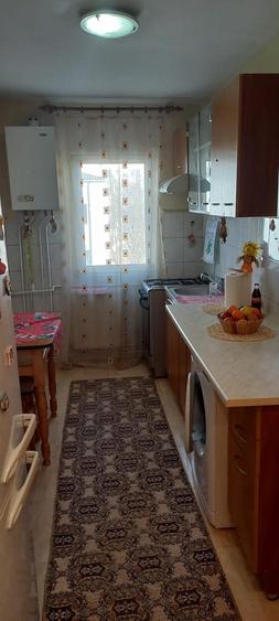 Apartament cu 2 camere decomandat, mobilat în Nicolina