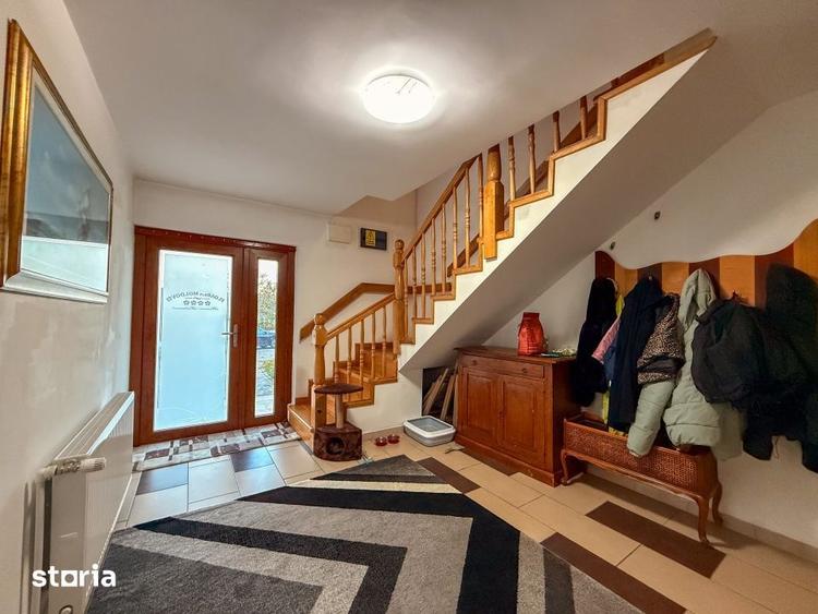 Casă cu 8 camere cu Teren 1318 Mp în Alexandru cel Bun