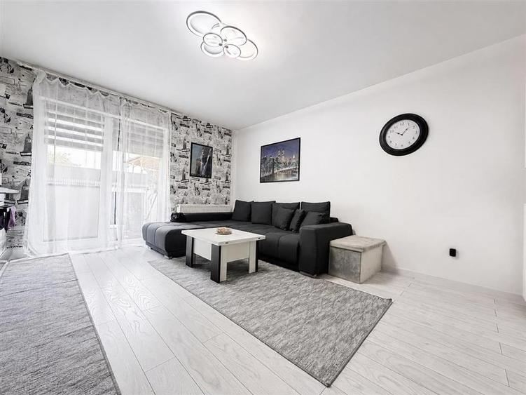 Apartament cu 3 camere decomandat, mobilat în Turnișor