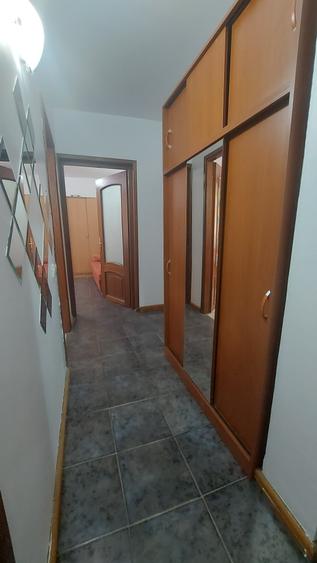 Apartament cu 3 camere decomandat în Tineretului
