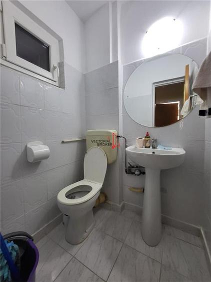 Apartament cu 3 camere decomandat în Titan