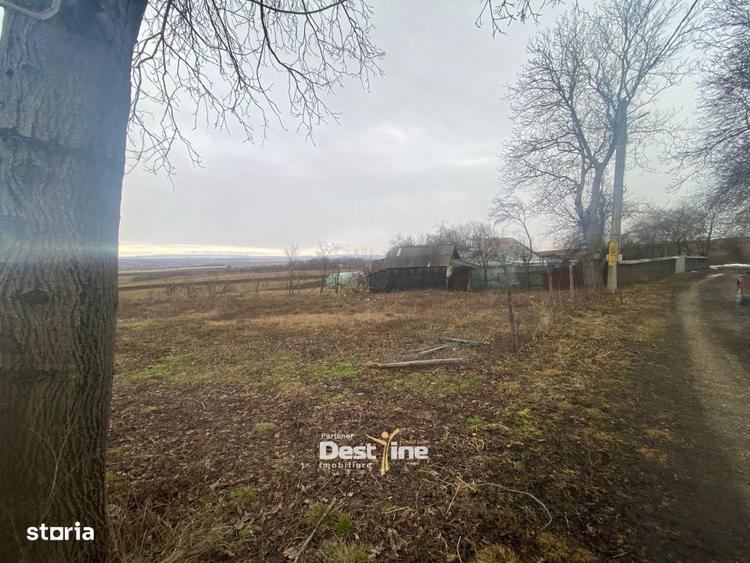 Teren de 7639 mp, în Girov