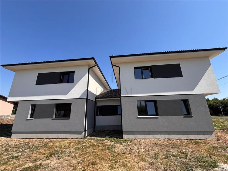 Duplex cu 5 camere cu Canalizare în Moșnița Nouă
