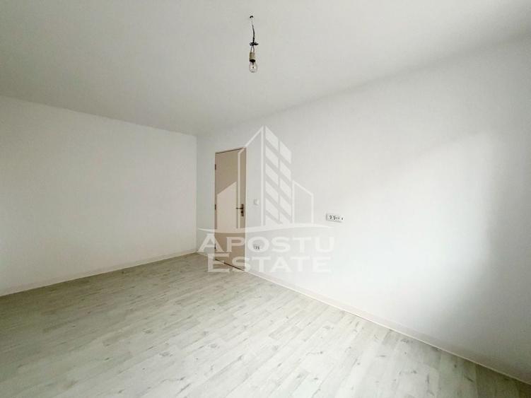 Apartament cu 3 camere decomandat în Lipovei