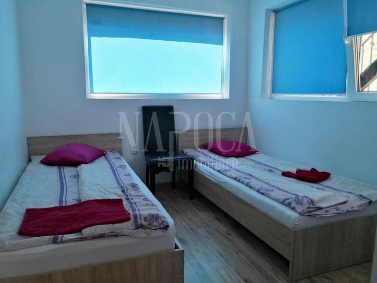 Casă individuală cu 8 camere cu Canalizare în Central