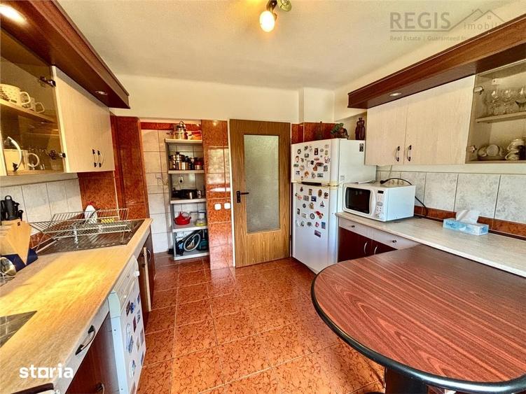 Apartament cu 4 camere decomandat, mobilat în Central
