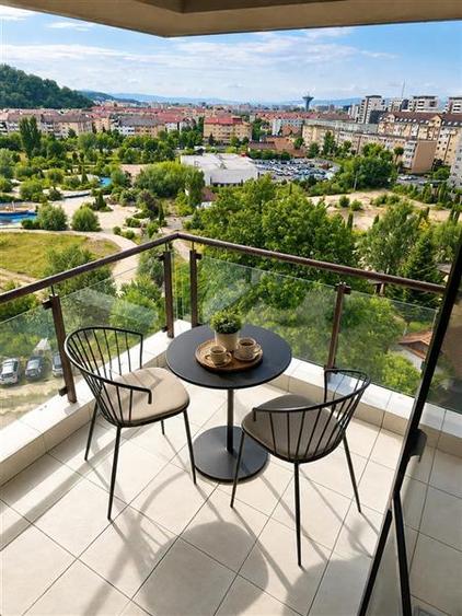 Apartament cu 2 camere decomandat în Noua