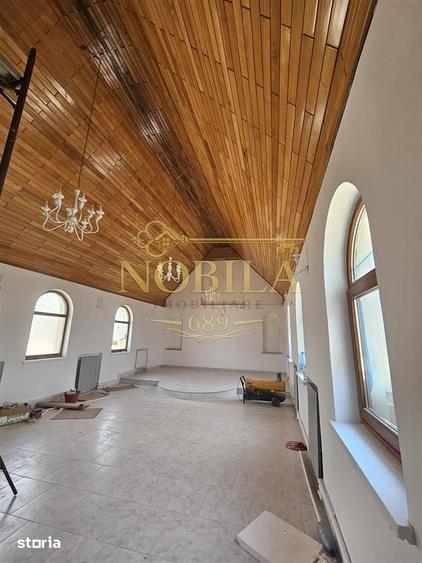Spațiu comercial, de 900 mp, în Central