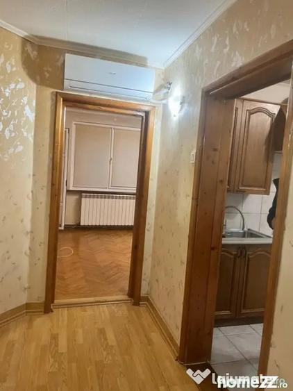 Apartament cu 3 camere decomandat în Siret