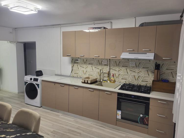 Apartament cu 2 camere decomandat în Uiești