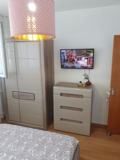 Apartament cu 3 camere decomandat în Valea Oltului