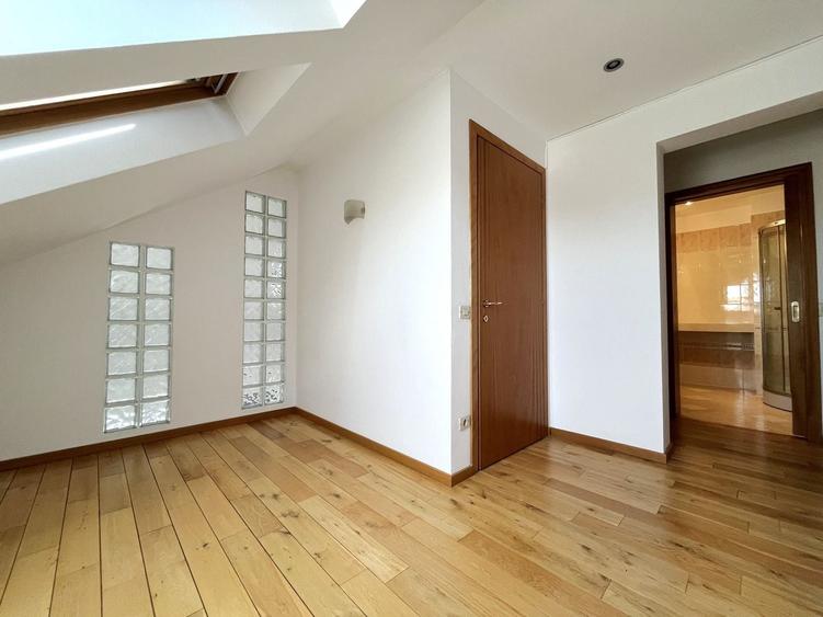 Apartament cu 3 camere decomandat, mobilat în Arcul de Triumf