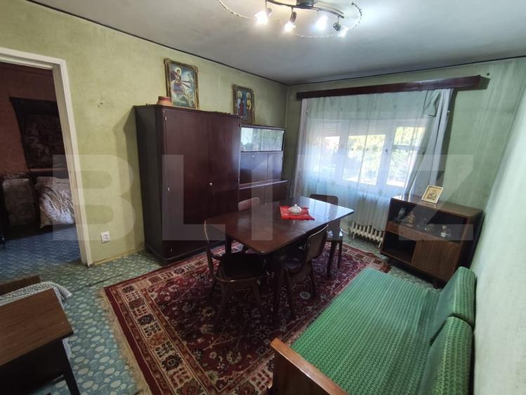 Apartament cu 3 camere semidecomandat, mobilat în Nufărul