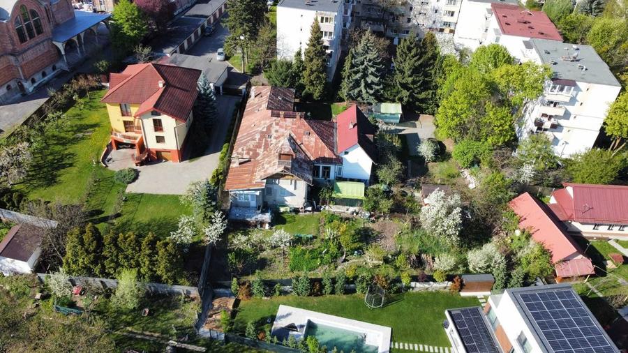 Teren de 1770 mp, în Zorilor