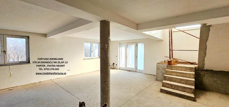 Casă cu 6 camere cu Teren 2000 Mp în Exterior Sud