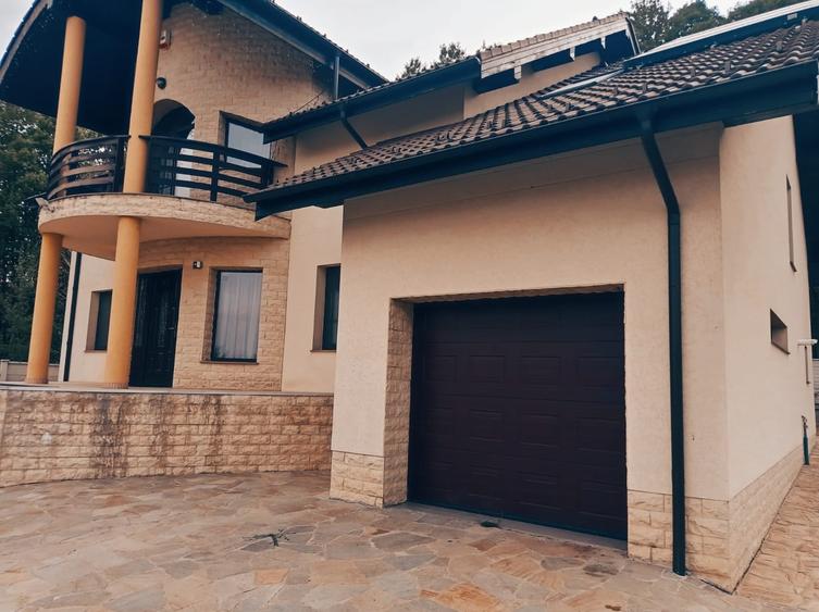 Casă individuală cu 5 camere cu Garaj în Trivale