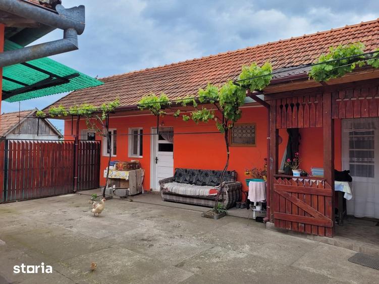 Casă cu 9 camere cu Teren 6300 Mp în Husasău de Tinca