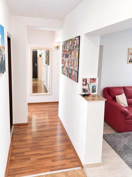 Apartament cu 3 camere decomandat în Central