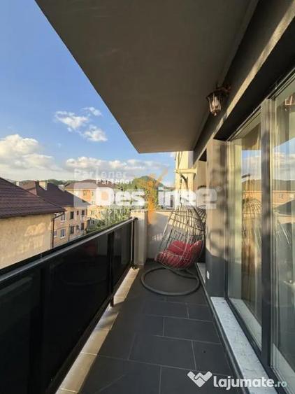 Apartament cu 2 camere decomandat, mobilat în Central