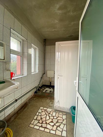 Spațiu comercial, de 100 mp, în Răzvad