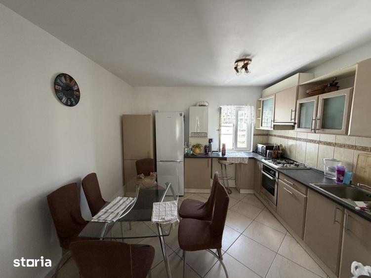 Apartament cu 4 camere în Mărăști