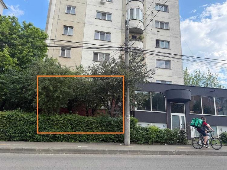 Apartament cu 3 camere decomandat în Exterior Vest