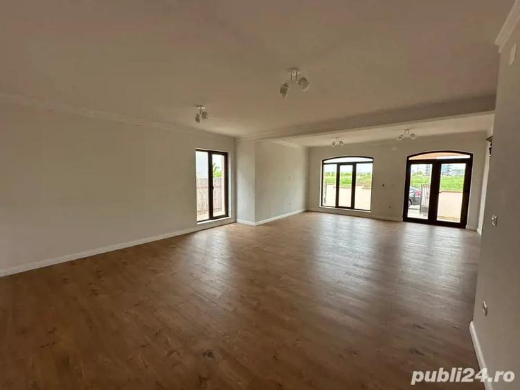 Casă cu 6 camere în Ghiroda