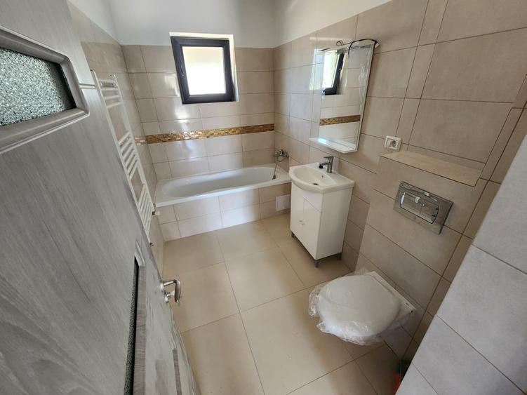 Casă individuală cu 3 camere cu Canalizare în Lunca Cetățuii