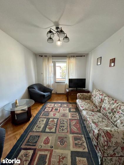 Apartament cu 3 camere decomandat în Republicii