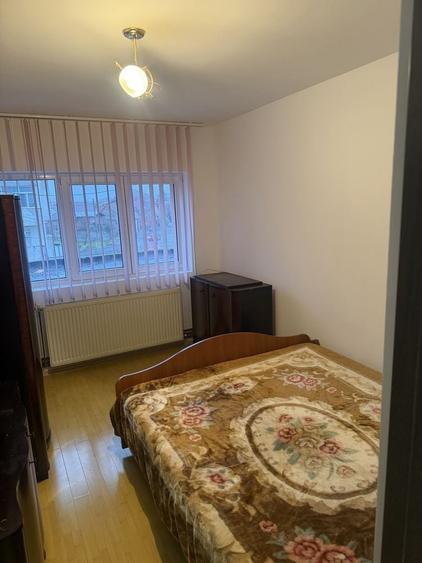 Apartament cu 3 camere decomandat în Exterior Vest