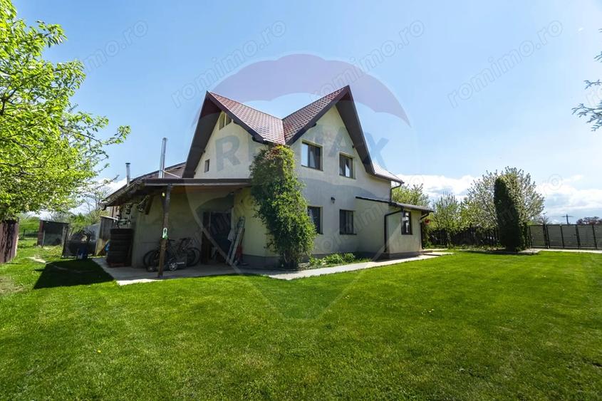 Casă cu 4 camere cu Teren 589 Mp în Feldioara