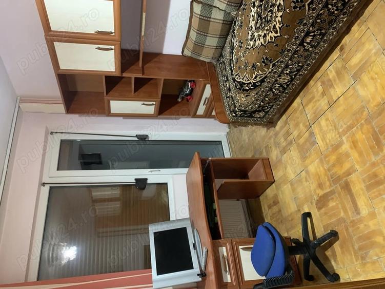 Apartament cu 3 camere decomandat în Sud