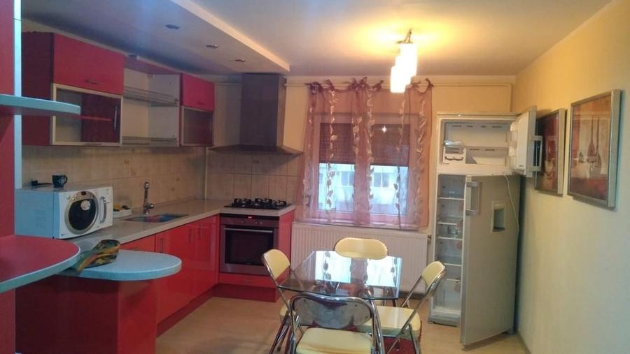 Apartament cu 3 camere decomandat în Gară