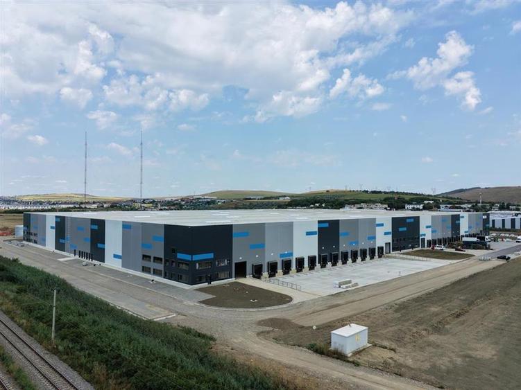 Spațiu industrial, de 2,742 mp, în Brătuleni