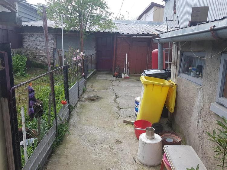 Casă individuală cu 5 camere cu Teren 263 Mp în Central