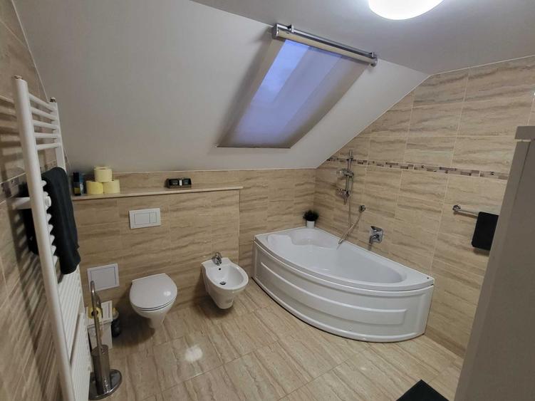 Casă cu 4 camere cu Teren 600 Mp în Central